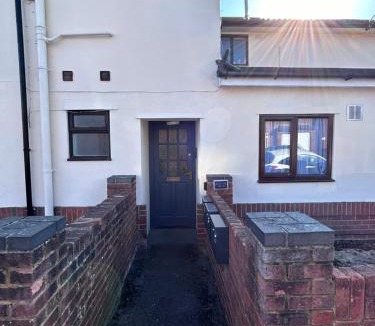 Shirley Apartment | Modern Comfort 2BR - Southampton Stay