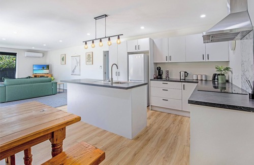 Mount Somers House | Modern Comfort - Ashburton Holiday Home