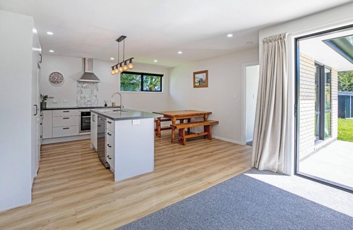 Mount Somers House | Modern Comfort - Ashburton Holiday Home