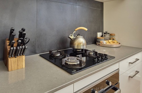 West Launceston House | Modern Comfort Meets Natural Beauty – A Perfect Getaway!