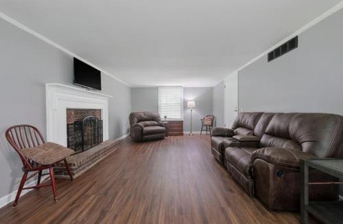 Glasgow Apartment | Modern Comfort Elegant Unit in Glasgow