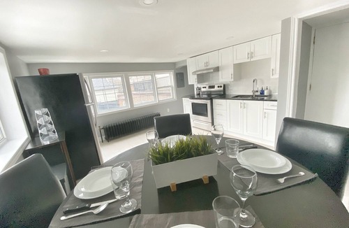 Walkerville Apartment | Modern Comfort Meets Convenience – 3BD-2BA Apartment in Windsor