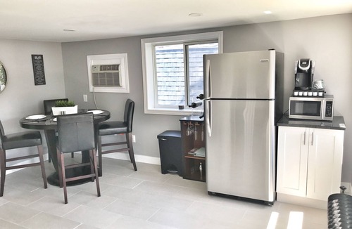 Walkerville Apartment | Modern Comfort Meets Convenience – 3BD-2BA Apartment in Windsor
