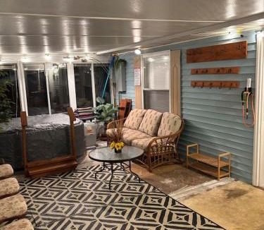 St. Helen House | Modern Comfort Quiet, Clean & Central Hot Tub!