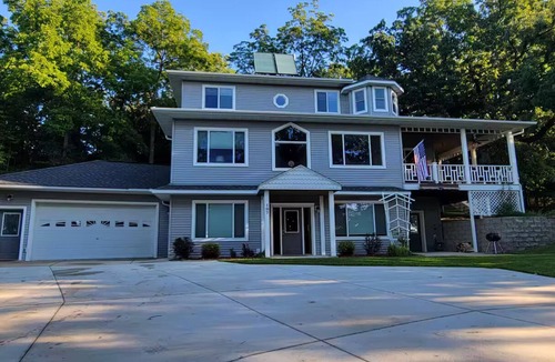 Decorah Apartment | Modern Comfort Riverview Stay