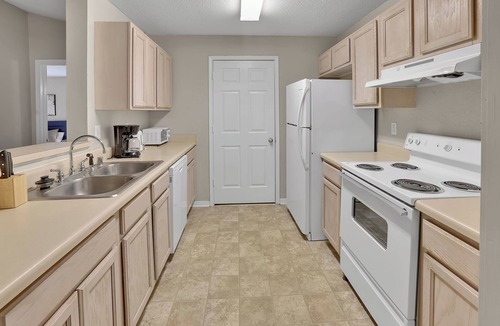 Sand Ridge Apartment | Modern Comfort w/Balcony, Kitchen & WiFi