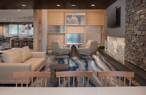 Doral Hotel | Modern & Comfortable 3 Rooms – Outdoor Pool, Fitness Center, Breakfast Included