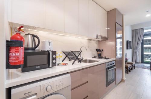 Nad Al Sheba Apartment | Modern Comfortable Apartment in Meydan
