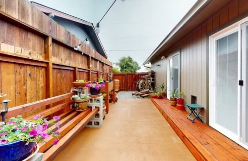 Eureka House | Modern Comfortable Oasis w/EV Charger – Eureka