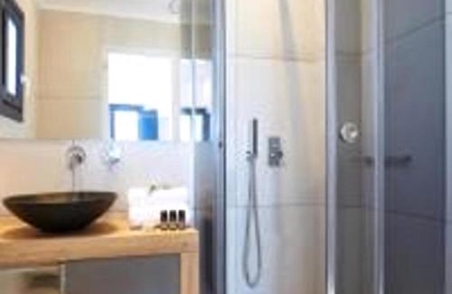 Exo Gialos Villa | Modern & Comfortable Santorini Villa 3 Bedrooms Villa Aqua Private Pool