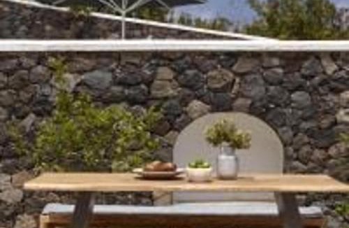Exo Gialos Villa | Modern & Comfortable Santorini Villa 3 Bedrooms Villa Aqua Private Pool