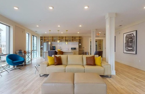 Downtown Apartment | Modern Comforts Free Gym Access