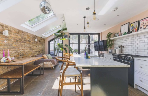 Kensal Green House | Modern Comforts in a Designer Home