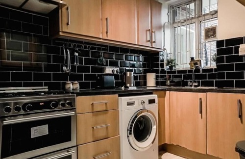 Nine Elms Apartment | Modern Comforts in the Heart of London – Spacious 3-Bedroom Flat
