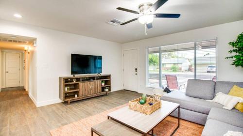 South Scottsdale House | Modern Comforts Near Old Town Scottsdale and ASU