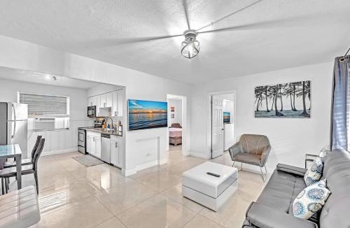 Royal Poinciana House | Modern & Comfy 2 BR Mins to Beach & Casino #191