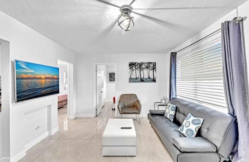 Royal Poinciana House | Modern & Comfy 2 BR Mins to Beach & Casino #191