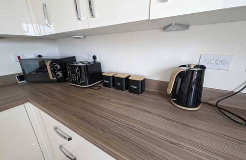 Radbourne House | Modern Comfy 3 Bed Home in Derby - Free 2 space driveway and free road parking