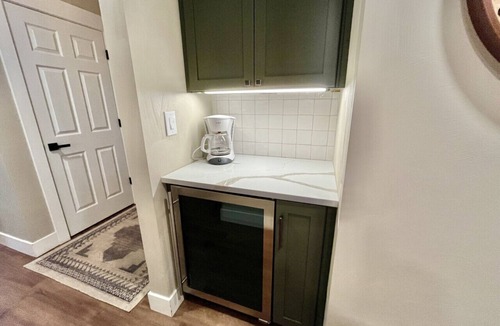 Hidden Valley Condo | Modern Condo | 2 King Beds & Pool Access