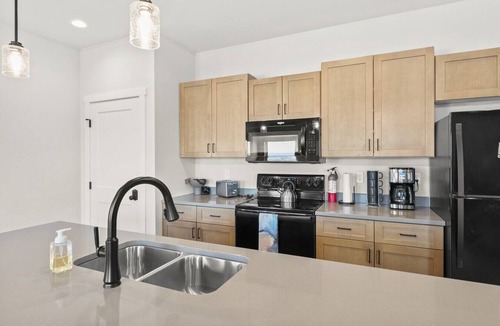 Dilworth Condo | Modern Condo in the Eclectic Rail District!