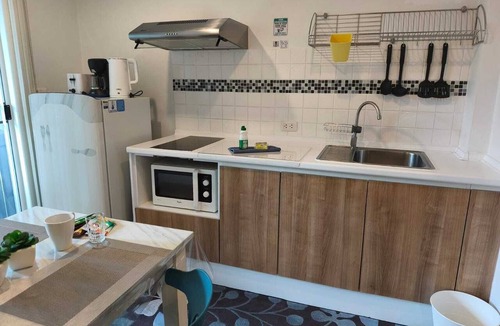 Kathu Condo | Modern Condo King Bed 5 star sleeping comfort Pool Gym WiFi Patong Area Phuket