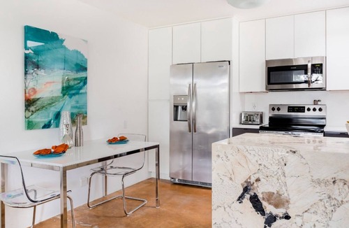 Camelback East Condo | Modern Condo near GREAT dining!
