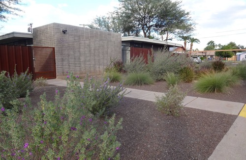 Camelback East Condo | Modern Condo near GREAT dining!