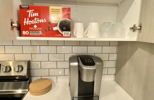 Calgary Condo | Modern Condo w/AC, close to YYC