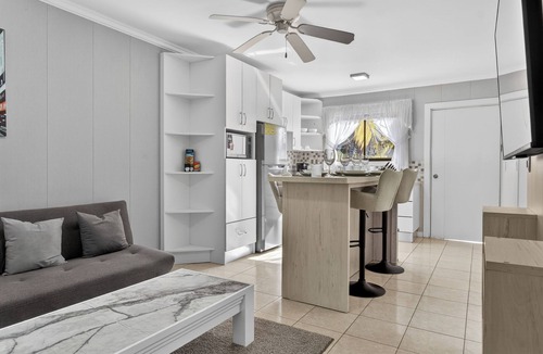 Coco Apartment | Modern Condo w/Pool in Playa Coco