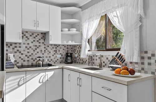 Coco Apartment | Modern Condo w/Pool in Playa Coco