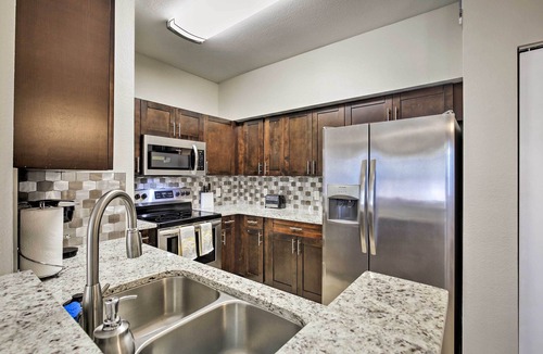 Clearwater Condo | Modern Condo w/Pool: 4 Mi to Clearwater Beach!