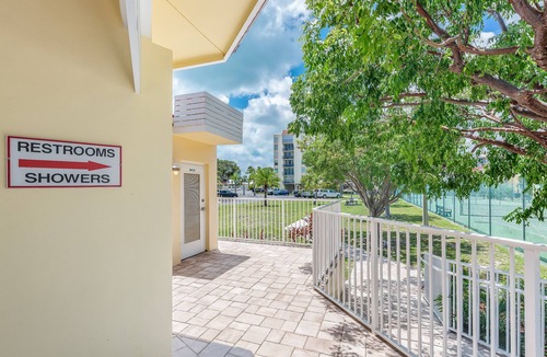 Islamorada Condo | Modern condo w/ shared pool and tennis, on-site beach, & prime boating location!
