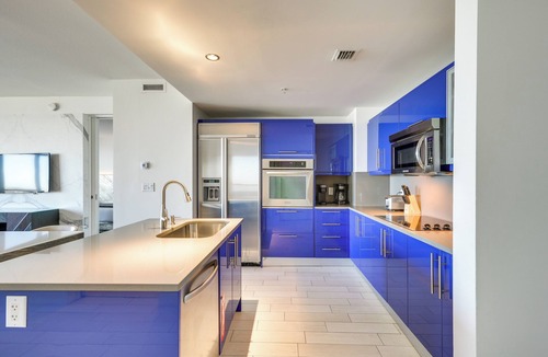 Central Beach Apartment | Modern Condo: Walk to Fort Lauderdale Beaches!