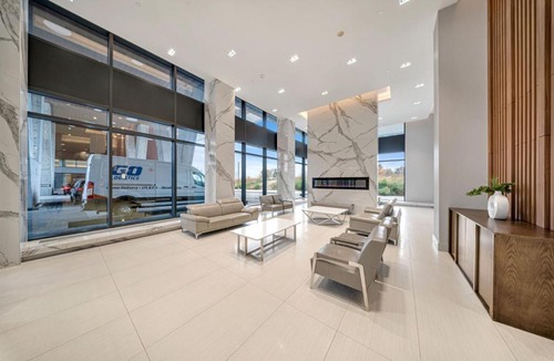 Humber Bay Shores Apartment | Modern Condo with Balcony, Gym and Free Parking