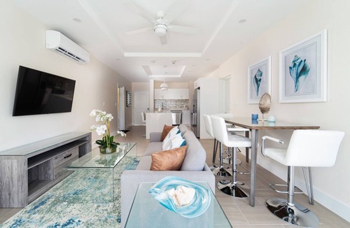 Little Battaleys Condo | Modern Condo with Resort Pool Near Beach - Coral Beach 107
