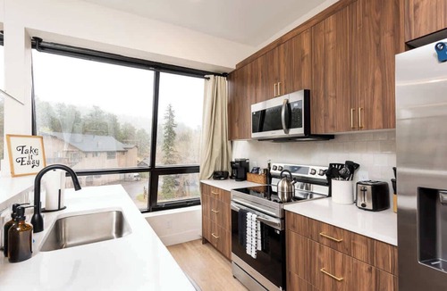 Kerr Gulch Condo | Modern condo with town and mountain views!