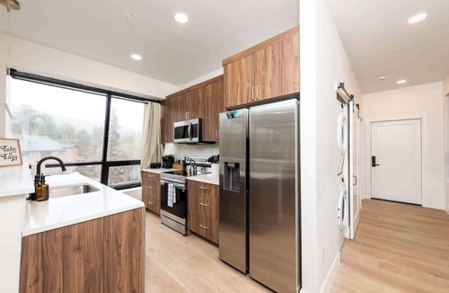Kerr Gulch Condo | Modern condo with town and mountain views!