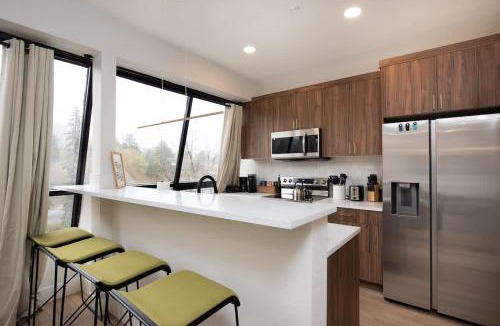 Kerr Gulch House | Modern condo with town and mountain views