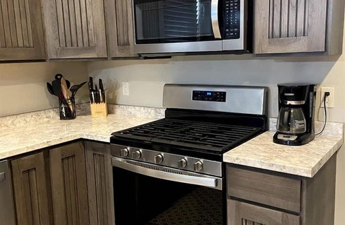 Ennis House | Modern Condominium with Pet-Friendly Drift Boat Parking near Madison River in Ennis, Montana