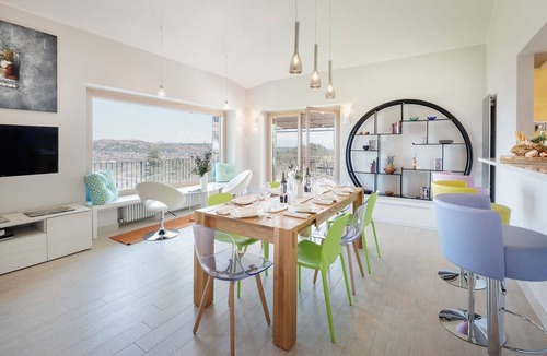 San Mariano Villa | Modern confort with a breath-taking view.