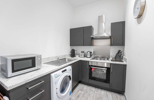 Brierley Hill Apartment | Modern & Convenient 1 Bedroom Apartment in Dudley