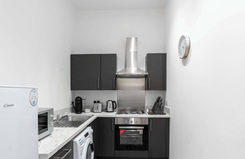 Brierley Hill Apartment | Modern & Convenient 1 Bedroom Apartment in Dudley