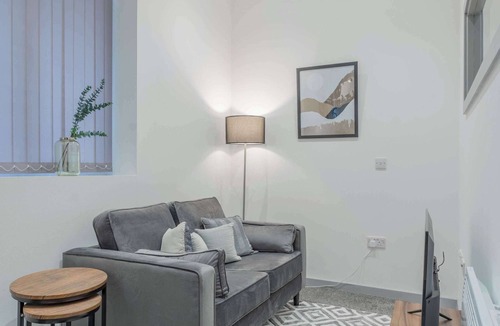 Brierley Hill Apartment | Modern & Convenient 1 Bedroom Apartment in Dudley