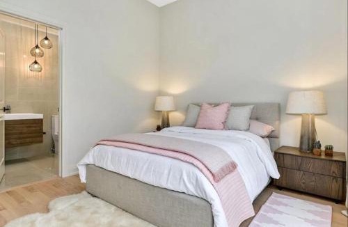 Downtown Vancouver Apartment | Modern Corner apartment in downtown