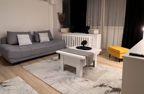 Gara de Nord Apartment | Modern & Cosy Apartment- 5’ to walk away from Victoriei Square