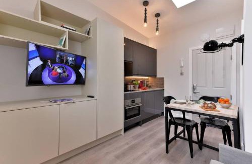 Pembridge Apartment | Modern & cosy micro studio at 4th floor