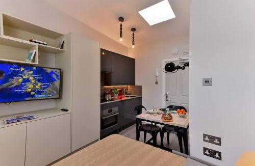 Pembridge Apartment | Modern & cosy micro studio at 4th floor