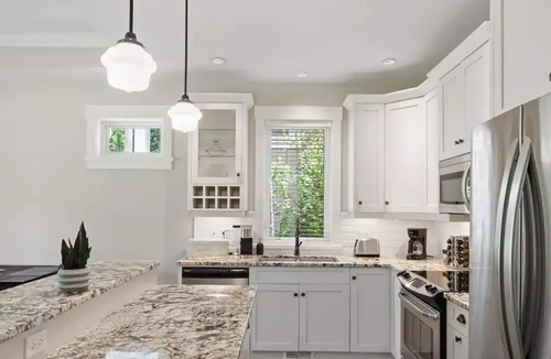 Regional District of Nanaimo Cottage | Modern Cottage at Qualicum Landing