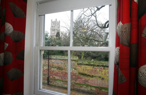 Ely Cottage | Modern Cottage In Traditional Style With Parking On Cathedral Doorstep
