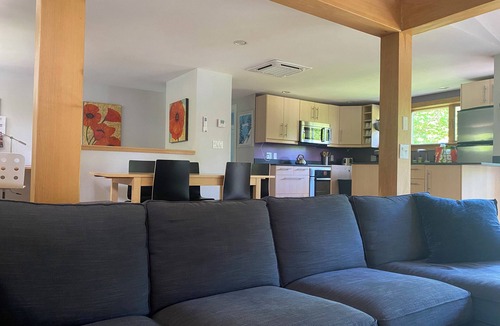 Jackson Cottage | Modern Cottage Jackson, NH. Minutes from Hiking, Shopping, Storyland, Skiing